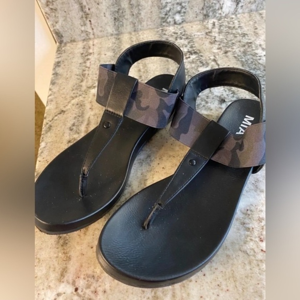 Mia Margi Black Elastic Strappy Sandal Sz 7​